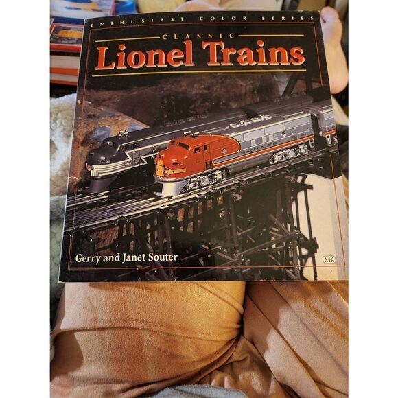 Classic Lionel trains book enthusiastic color series by gerry and Janet souter - Picture 1 of 5